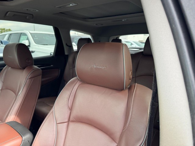 Buick Enclave Vehicle Full-screen Gallery Image 15