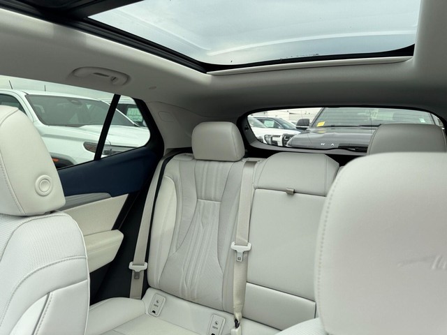 Buick Envision Vehicle Full-screen Gallery Image 17