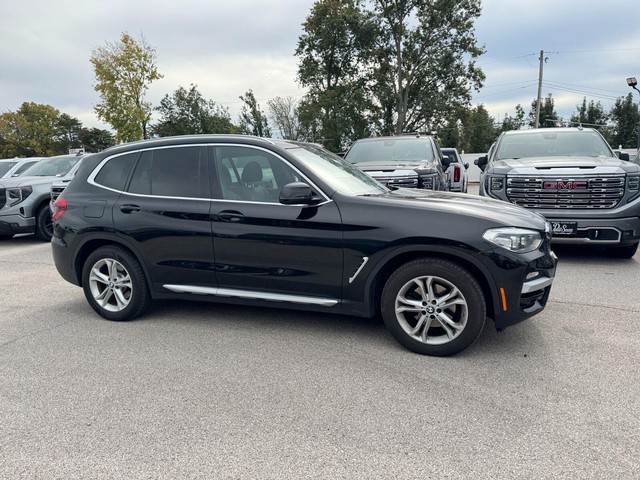 BMW X3 Vehicle Full-screen Gallery Image 02