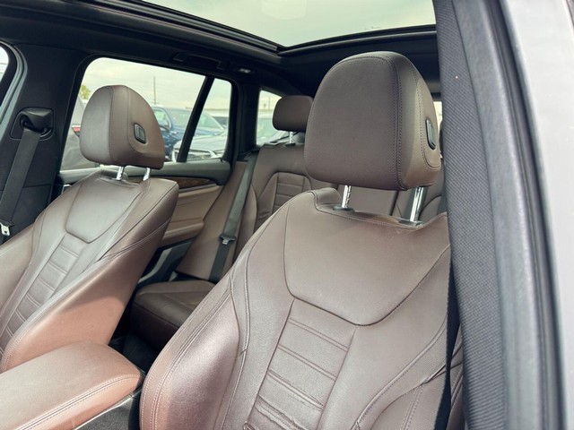 BMW X3 Vehicle Full-screen Gallery Image 07