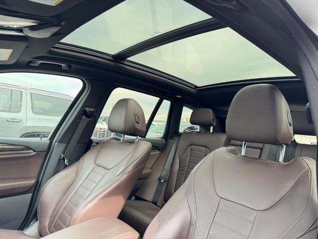 BMW X3 Vehicle Full-screen Gallery Image 09
