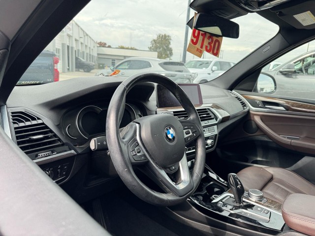 BMW X3 Vehicle Full-screen Gallery Image 11