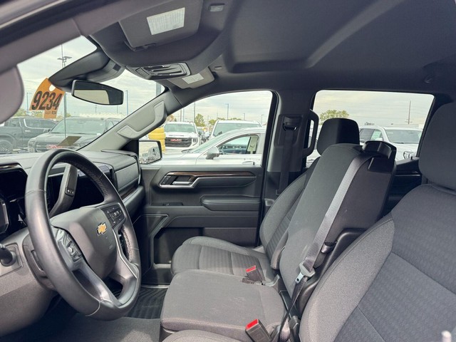 Chevrolet Silverado 1500 Vehicle Full-screen Gallery Image 17