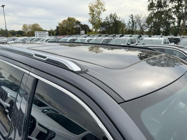 Jeep Wagoneer Vehicle Full-screen Gallery Image 09