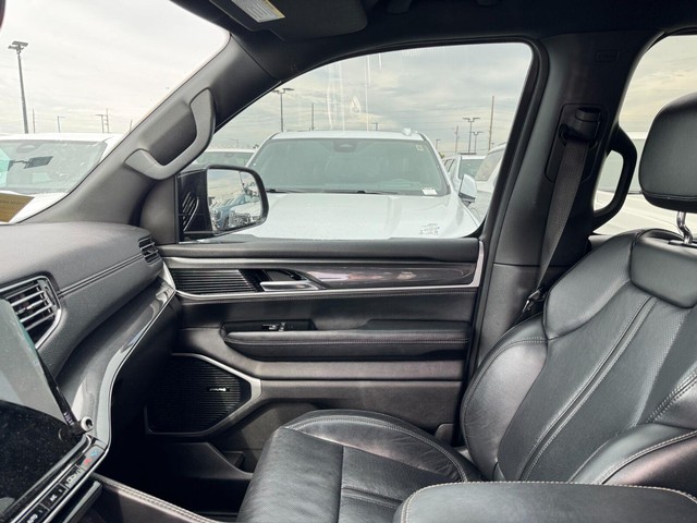 Jeep Wagoneer Vehicle Full-screen Gallery Image 14