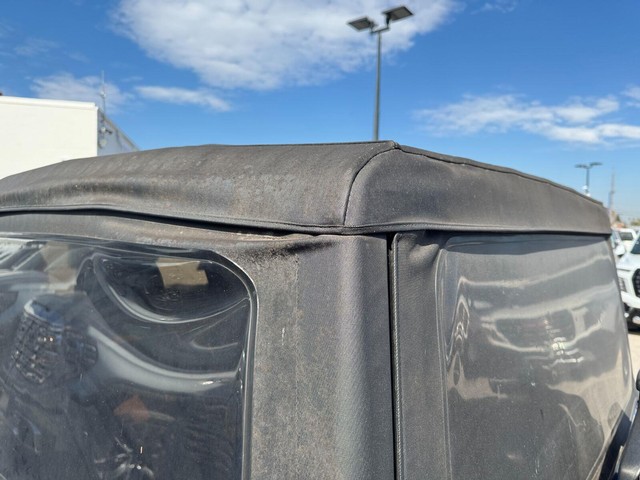 Jeep Wrangler Vehicle Full-screen Gallery Image 13