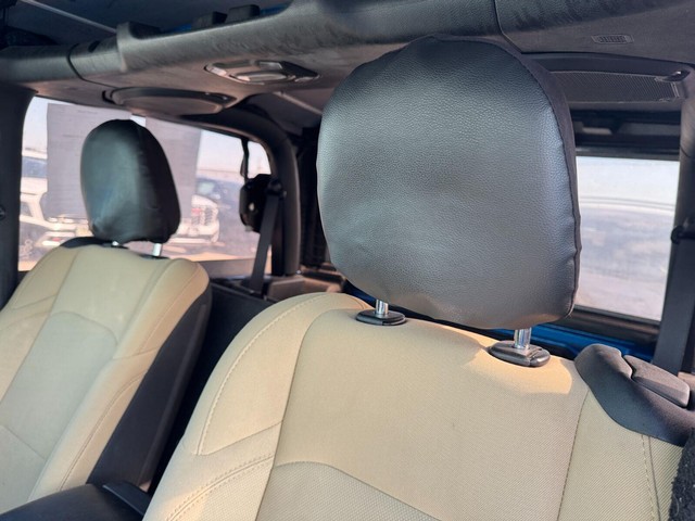 Jeep Wrangler Vehicle Full-screen Gallery Image 15