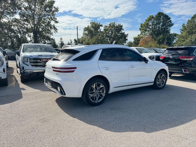 Genesis GV70 Vehicle Full-screen Gallery Image 10
