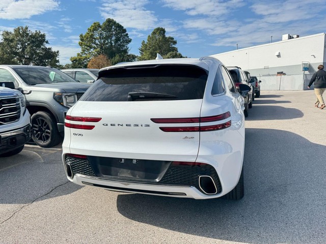 Genesis GV70 Vehicle Full-screen Gallery Image 11