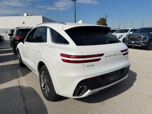 Genesis GV70 Vehicle Full-screen Gallery Image 13