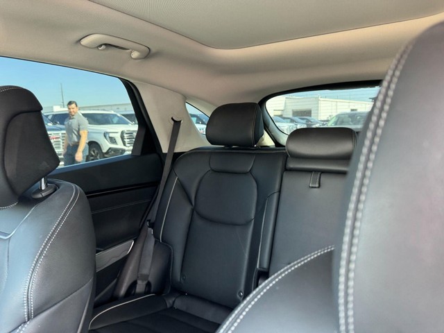 Genesis GV70 Vehicle Full-screen Gallery Image 15