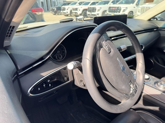 Genesis GV70 Vehicle Full-screen Gallery Image 17
