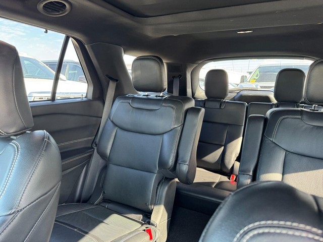 Ford Explorer Vehicle Full-screen Gallery Image 14
