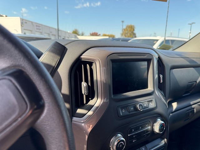 GMC Sierra 2500HD Vehicle Full-screen Gallery Image 15