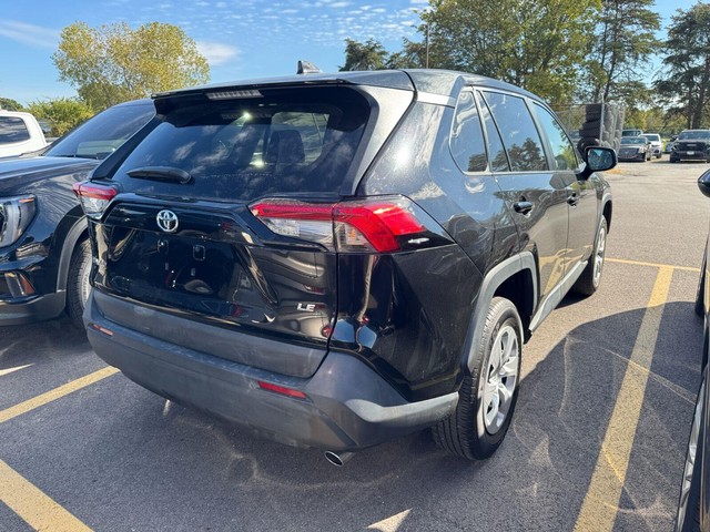 Toyota RAV4 Vehicle Full-screen Gallery Image 11