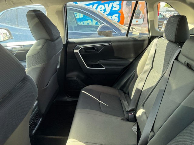 Toyota RAV4 Vehicle Full-screen Gallery Image 14