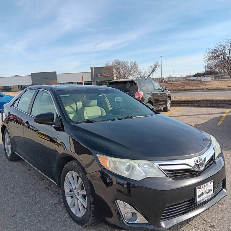 Toyota Camry Vehicle Full-screen Gallery Image 03