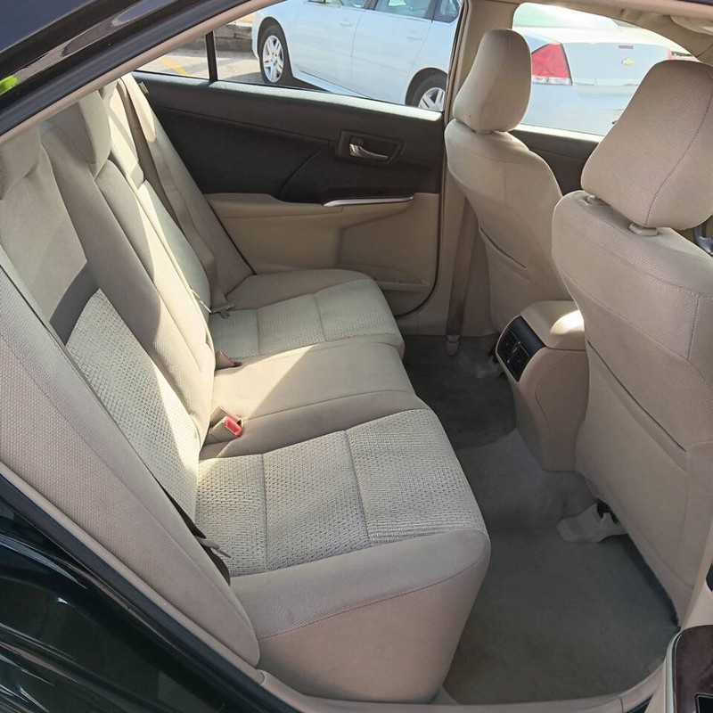 Toyota Camry Vehicle Full-screen Gallery Image 11