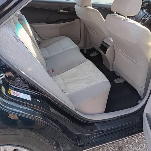 Toyota Camry Vehicle Full-screen Gallery Image 11