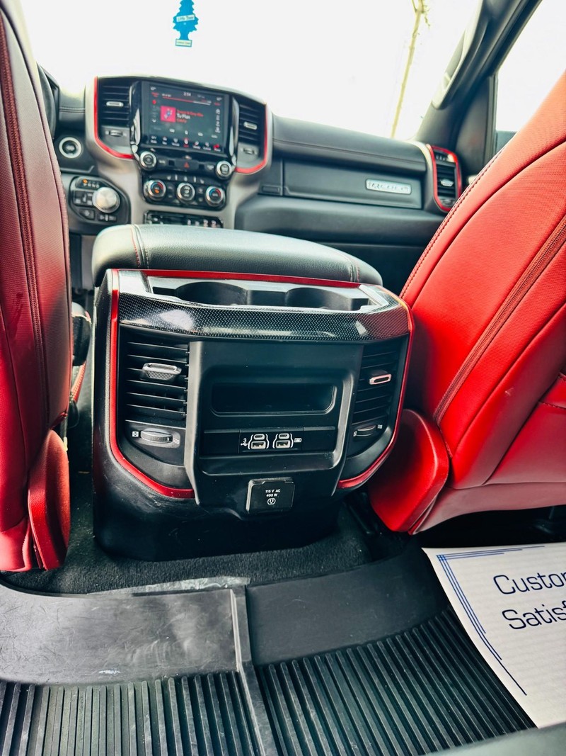 Ram 1500 Vehicle Full-screen Gallery Image 15