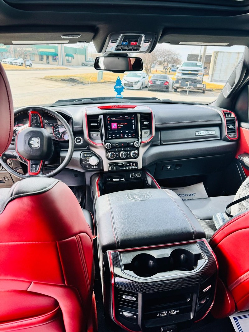 Ram 1500 Vehicle Full-screen Gallery Image 16