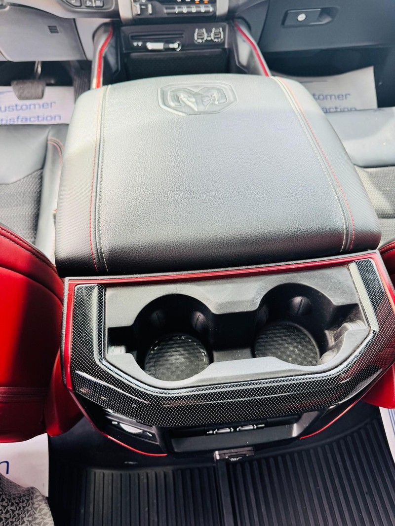 Ram 1500 Vehicle Full-screen Gallery Image 17
