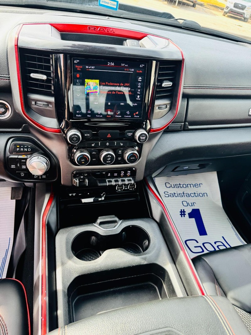 Ram 1500 Vehicle Full-screen Gallery Image 19
