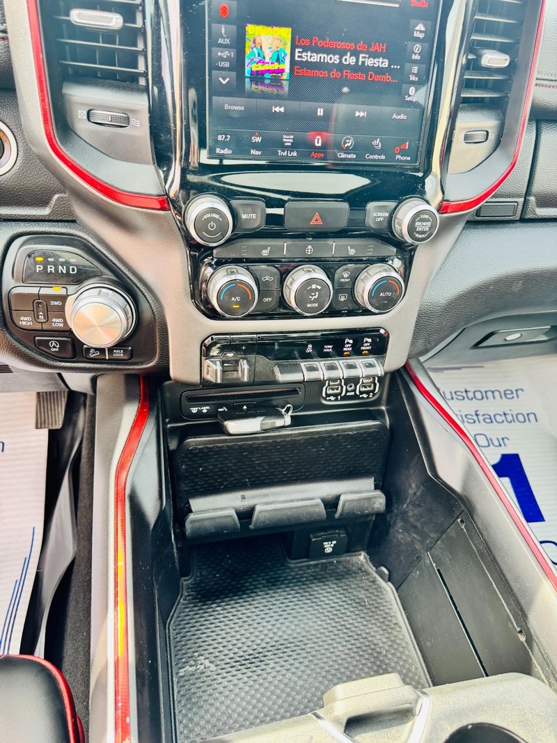 Ram 1500 Vehicle Full-screen Gallery Image 21