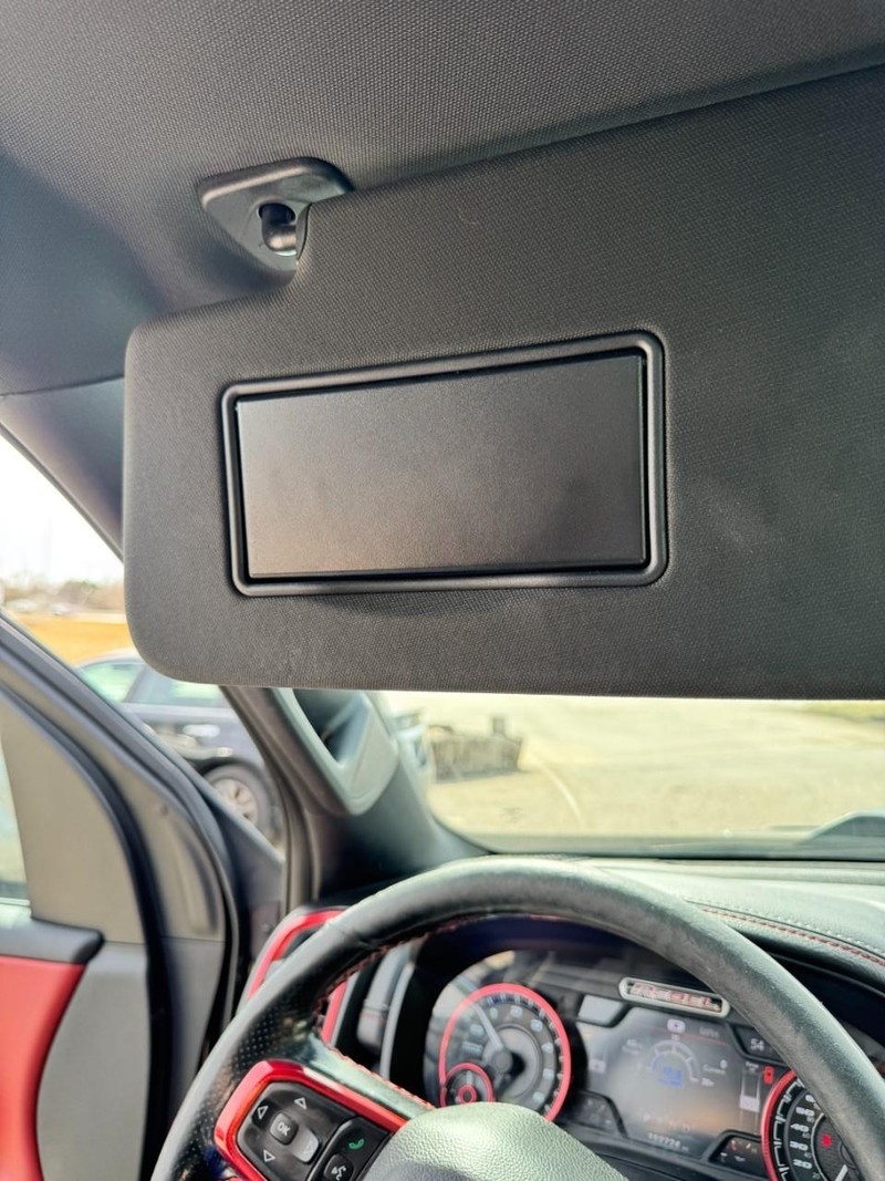Ram 1500 Vehicle Full-screen Gallery Image 27