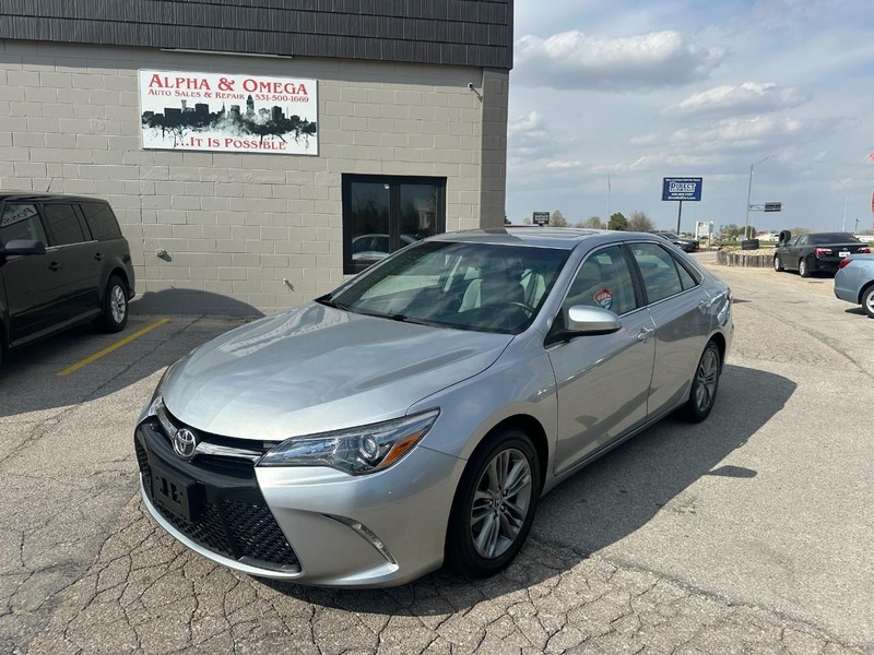 Toyota Camry Vehicle Full-screen Gallery Image 02