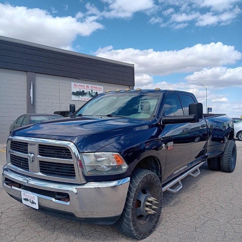 Ram 3500 Vehicle Full-screen Gallery Image 02