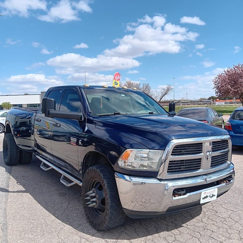 Ram 3500 Vehicle Full-screen Gallery Image 03