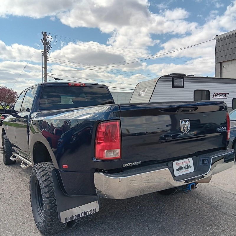 Ram 3500 Vehicle Full-screen Gallery Image 04