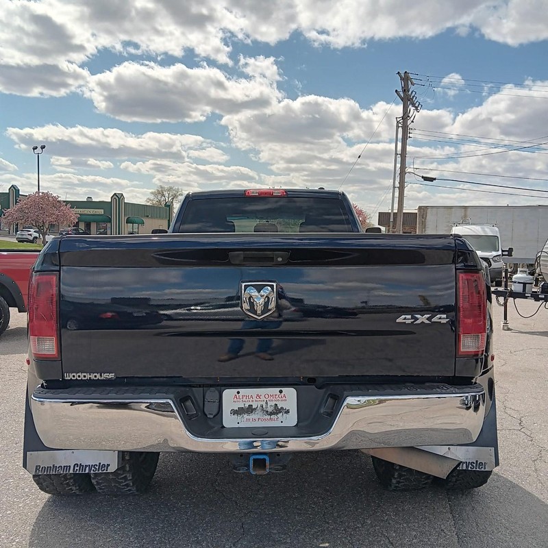 Ram 3500 Vehicle Full-screen Gallery Image 05