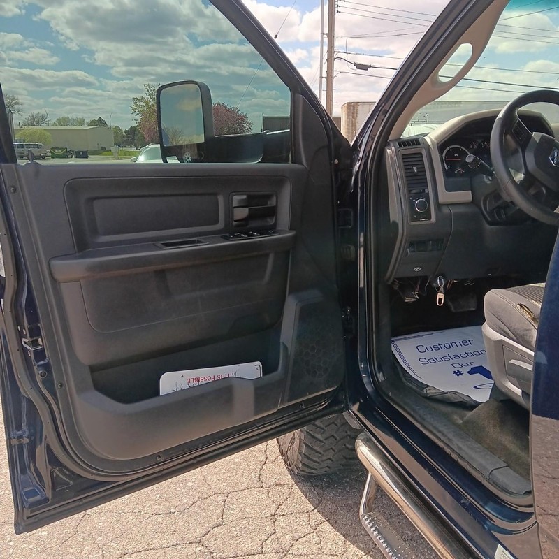 Ram 3500 Vehicle Full-screen Gallery Image 09