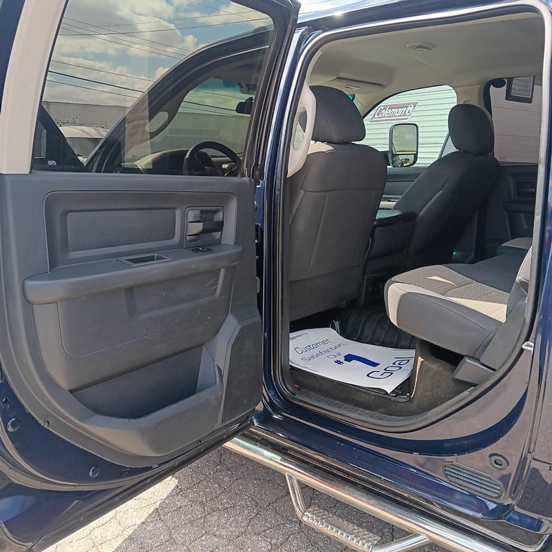 Ram 3500 Vehicle Full-screen Gallery Image 10