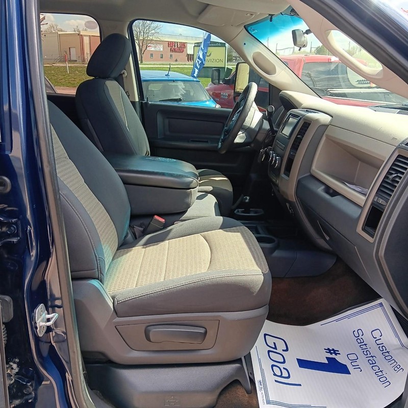 Ram 3500 Vehicle Full-screen Gallery Image 11