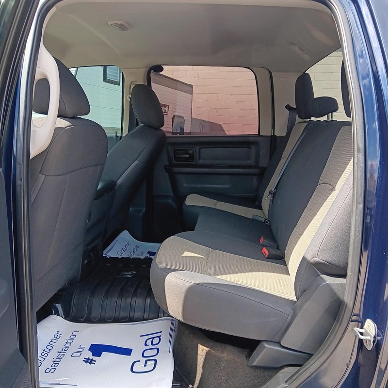 Ram 3500 Vehicle Full-screen Gallery Image 12