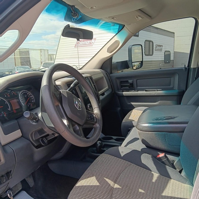 Ram 3500 Vehicle Full-screen Gallery Image 13