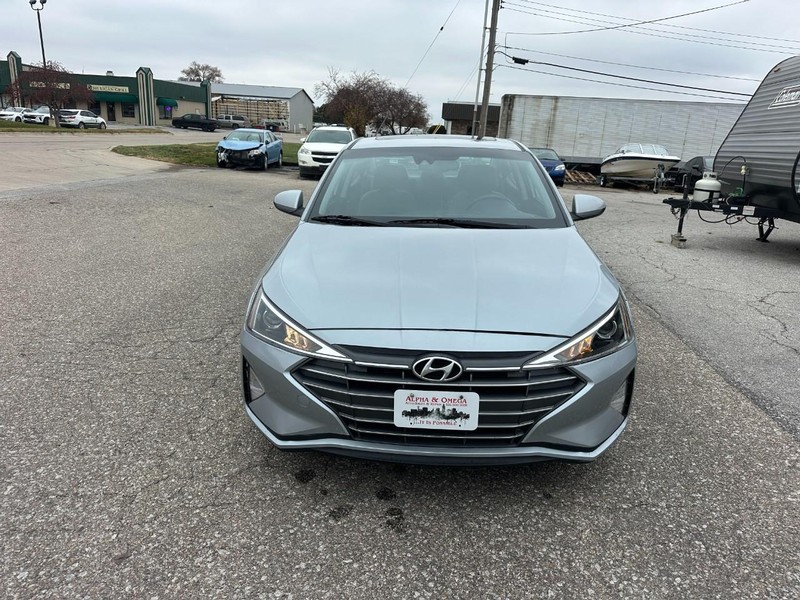 Hyundai Elantra Vehicle Full-screen Gallery Image 02