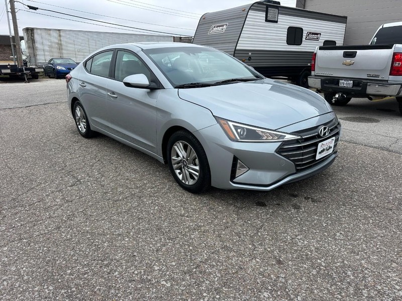 Hyundai Elantra Vehicle Full-screen Gallery Image 03