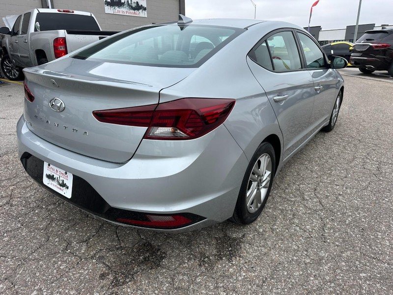 Hyundai Elantra Vehicle Full-screen Gallery Image 08