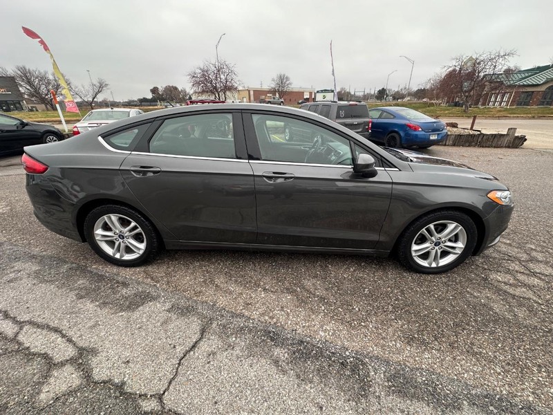 Chevrolet Malibu Vehicle Full-screen Gallery Image 03