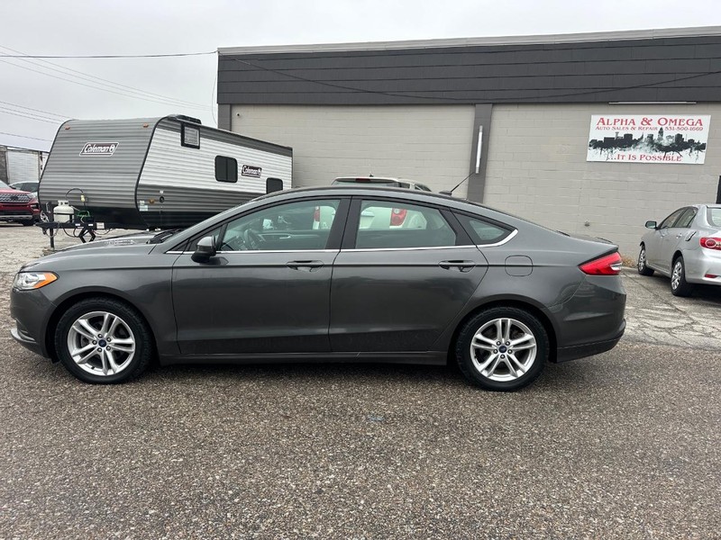 Chevrolet Malibu Vehicle Full-screen Gallery Image 04