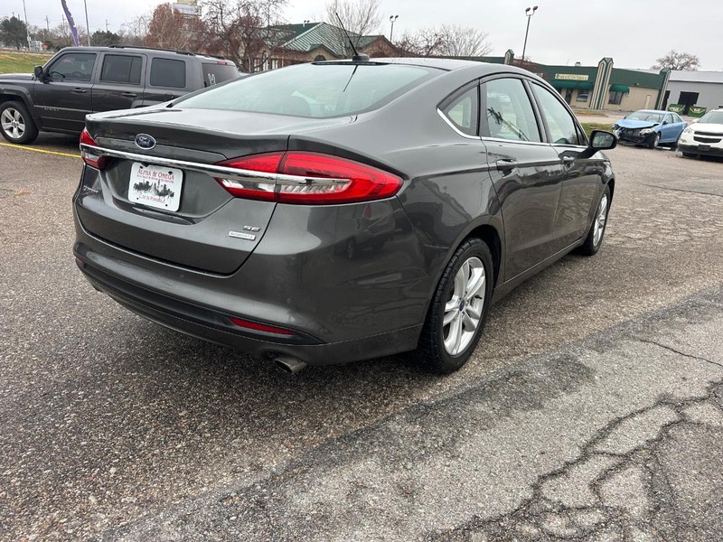Chevrolet Malibu Vehicle Full-screen Gallery Image 07