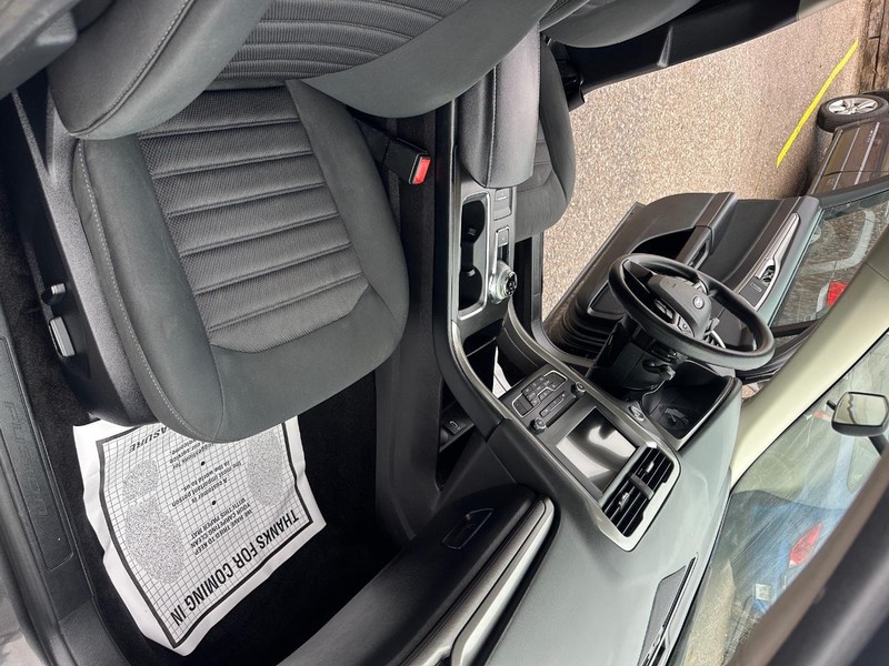 Chevrolet Malibu Vehicle Full-screen Gallery Image 12