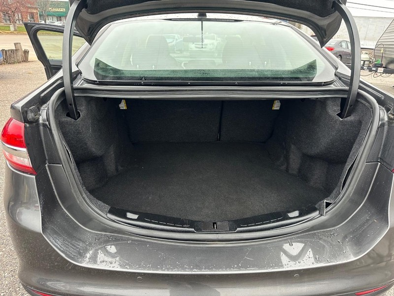 Chevrolet Malibu Vehicle Full-screen Gallery Image 15