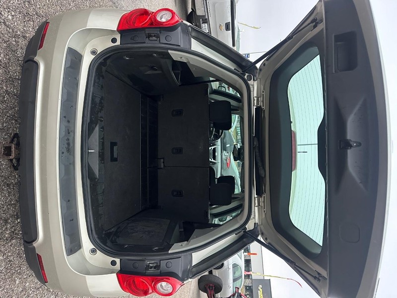 Chevrolet Equinox Vehicle Full-screen Gallery Image 11