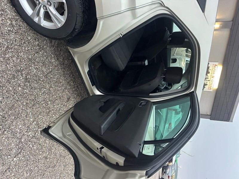 Chevrolet Equinox Vehicle Full-screen Gallery Image 12