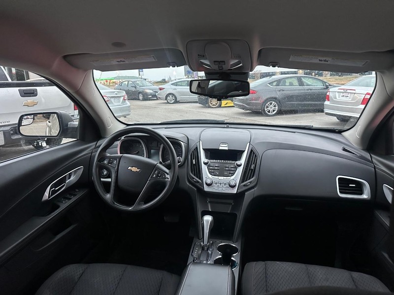 Chevrolet Equinox Vehicle Full-screen Gallery Image 14